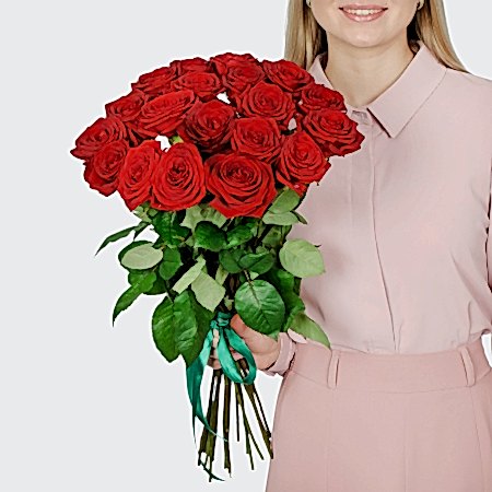 Букет 19 красных роз Ред Наоми (60 см)